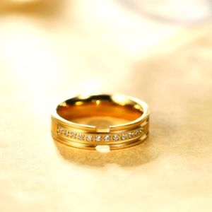 14k gold wedding/engagement ring